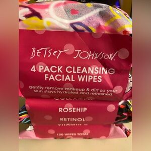 Betsey Johnson 4Pack Cleansing Facial Wipes Rosehip Retinol 120 wipes